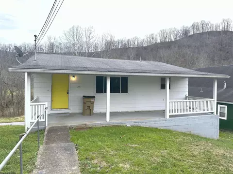 206 College St, Glenville, WV 26351
