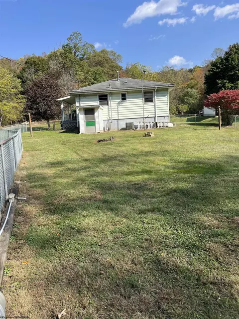 Exterior - 605 Warrior Fork Rd, Mannington, WV 26582 photo 2 of 4
