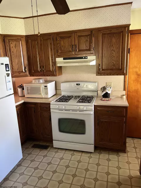 Kitchen - 605 Warrior Fork Rd, Mannington, WV 26582 photo 2 of 2