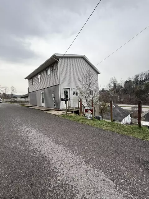 941 Vista Ln, Fairmont, WV 26554