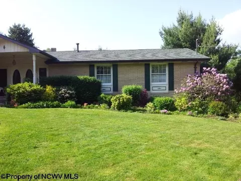 296 Horseshoe Rd, Morgantown, WV 26508