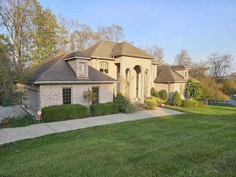 379 Pheasant Ridge Dr, Bridgeport, WV 26330