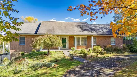 746 Canyon Rd, Morgantown, WV 26508