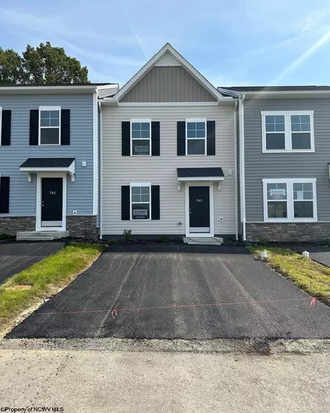 742 Mulligan Ct, Maidsville, WV 26541