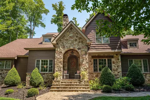 102 Mossy Rock Rd, Morgantown, WV 26508