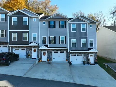 18 Misty Ln, Fairmont, WV 26554
