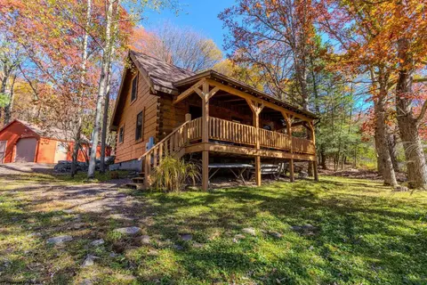 16 Goldfinch Ln, Terra Alta, WV 26764