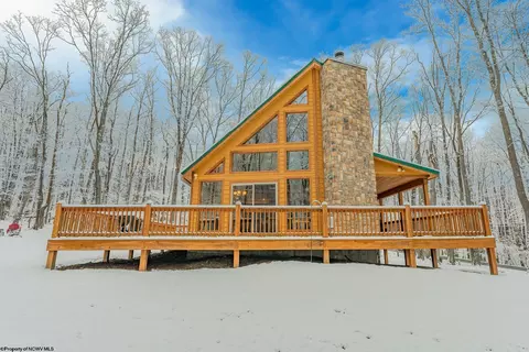 549 Aster Dr, Terra Alta, WV 26764