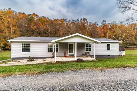 79 Front St, Wana, WV 26590