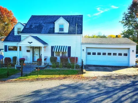 100 Cimarron Rd, Clarksburg, WV 26301
