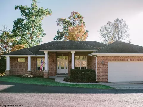 101 Black Hawk Dr, Morgantown, WV 26508