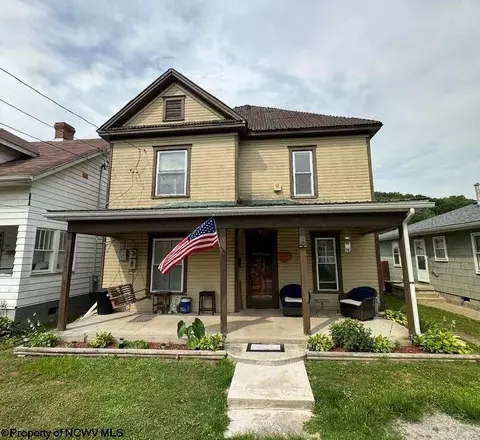 132 W Sixth St, Weston, WV 26452