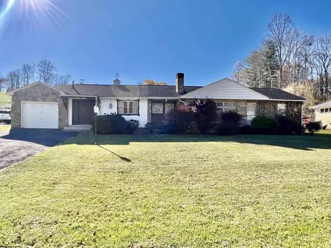 1602 Otlahurst Dr, Fairmont, WV 26554