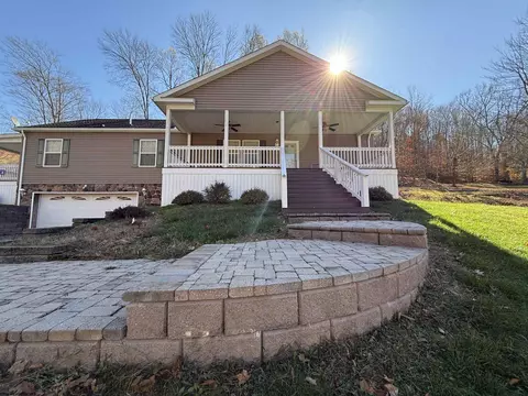 32 Lakeside Dr, Grafton, WV 26354