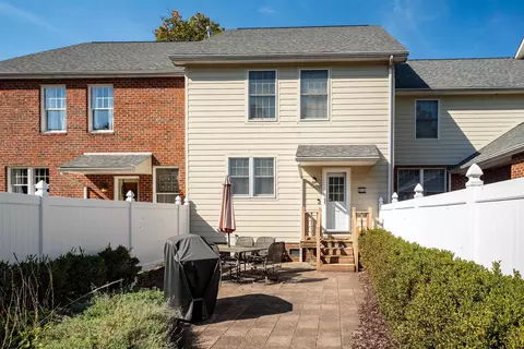 206 St Andrews Dr, Morgantown, WV 26508