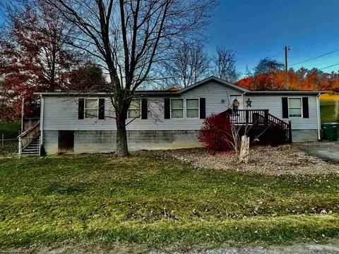 72 Crystal Ln, Bridgeport, WV 26330