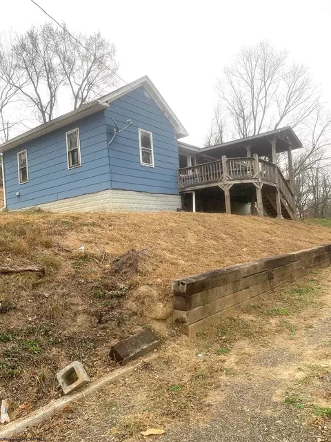 310 Oneil Hill Rd, Clarksburg, WV 26301