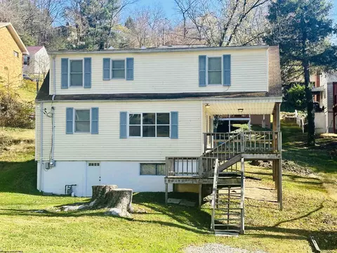 928 Weaver St, Morgantown, WV 26505