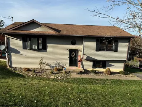 7005 Scenic View Dr, Fairmont, WV 26554