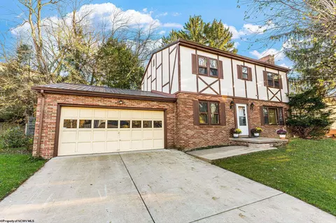 1024 Village Dr, Morgantown, WV 26505