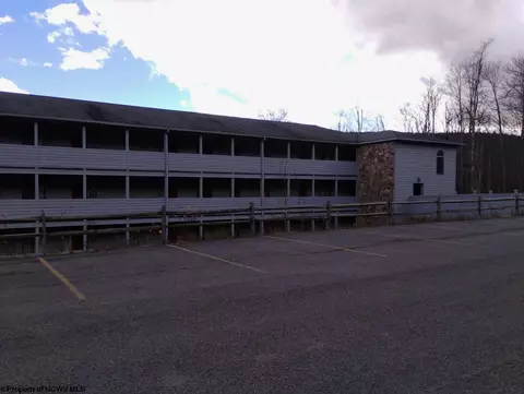 31 Beech Lodge Ct, Davis, WV 26260