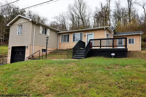 1149 Eastwood Dr, Fairmont, WV 26554