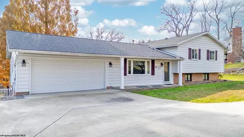 906 Briarwood St, Morgantown, WV 26505