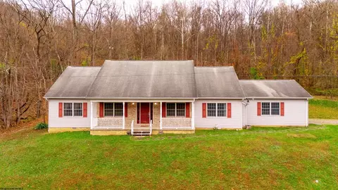 239 Smithtown Rd, Morgantown, WV 26508