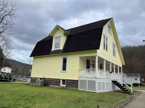 213 Park Dr, Mannington, WV 26582