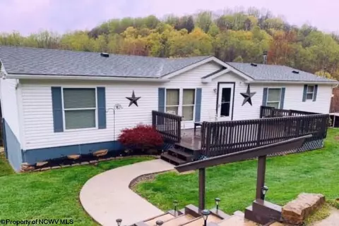 75 Saint Josephs Trl, Fairmont, WV 26554