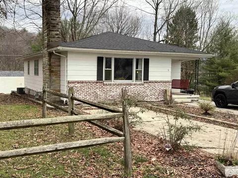 16 Moore St, Elkins, WV 26241