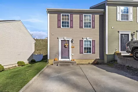 125 Auburn Dr, Morgantown, WV 26501