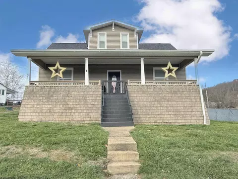 44 Jennings St, Grafton, WV 26354
