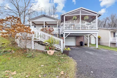 164 Estate Dr, Morgantown, WV 26508