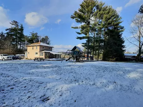 370 Pleasant Ave, Masontown, WV 26542