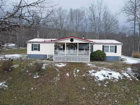 114 Waterview Dr, Horner, WV 26372