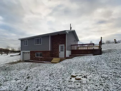 189 Valley Falls Rd, Grafton, WV 26354