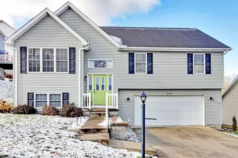 235 Hanalei Dr, Morgantown, WV 26508