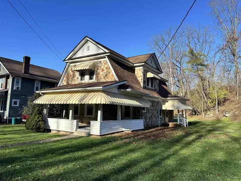206 E Myles Ave, Pennsboro, WV 26415