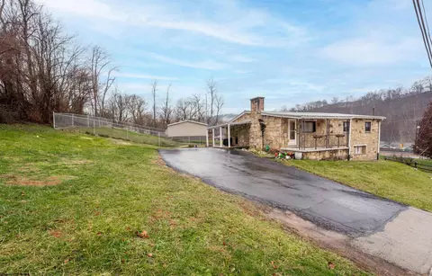2457 Kingmont Rd, Fairmont, WV 26554