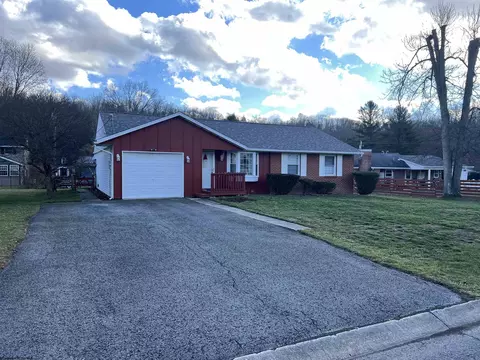 206 Evergreen Dr, Elkins, WV 26241