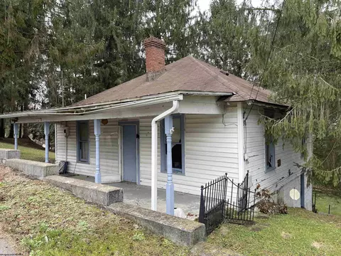 90 Third St, Shinnston, WV 26431