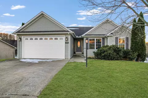 205 Meadow Ponds Ln, Maidsville, WV 26541