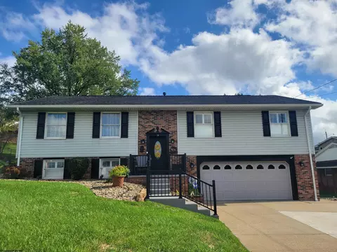 14 Wakefield St, Bridgeport, WV 26330