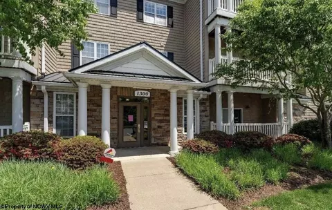 1321 Suncrest Vlg, Morgantown, WV 26505