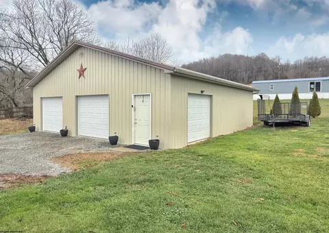 911 Simpson Rd, Flemington, WV 26347 photo 4