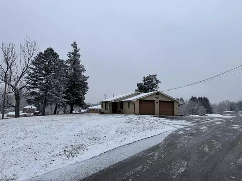 101 Meadow Dr, Wellsburg, WV 26070