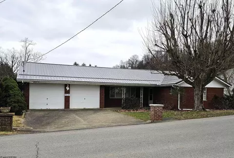 10 Whiting Ave, Glenville, WV 26351
