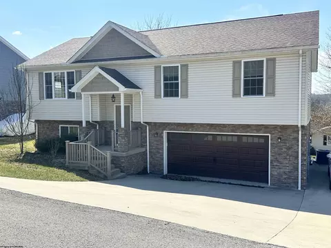 2320 Locust Dr, Fairmont, WV 26554
