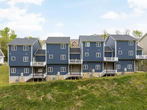 336 Villa View Dr, Morgantown, WV 26505